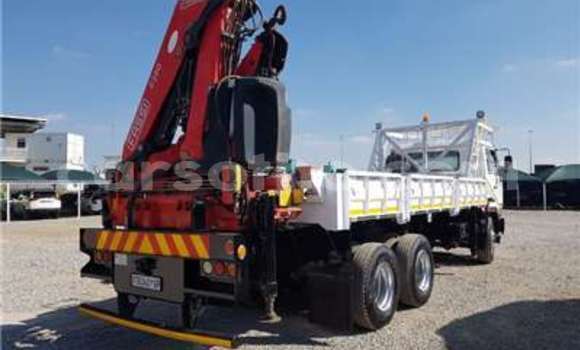 اشتري مستعمل Nissan UD White شاحنة في Maputsoe في Leribe اشتري مستعمل Nissan UD White شاحنة في Maputsoe في Leribe