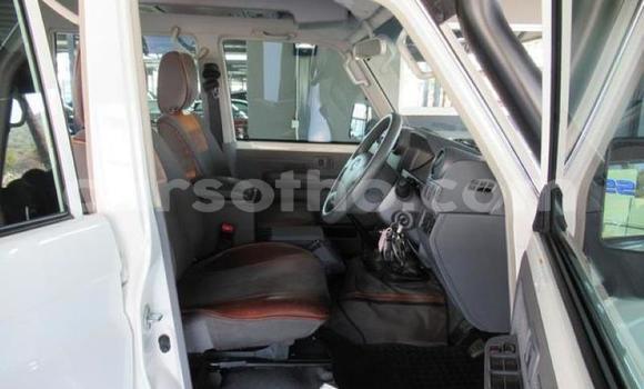 Sayi Na hannu Toyota Land Cruiser Beige Mota in Maputsoa a Leribe Sayi Na hannu Toyota Land Cruiser Beige Mota in Maputsoa a Leribe