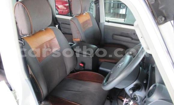 Sayi Na hannu Toyota Land Cruiser Beige Mota in Maputsoa a Leribe Sayi Na hannu Toyota Land Cruiser Beige Mota in Maputsoa a Leribe