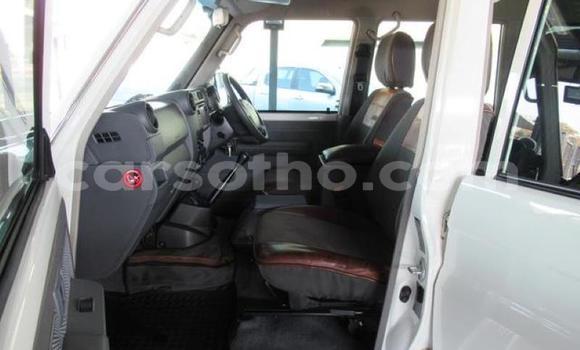 Sayi Na hannu Toyota Land Cruiser Beige Mota in Maputsoa a Leribe Sayi Na hannu Toyota Land Cruiser Beige Mota in Maputsoa a Leribe