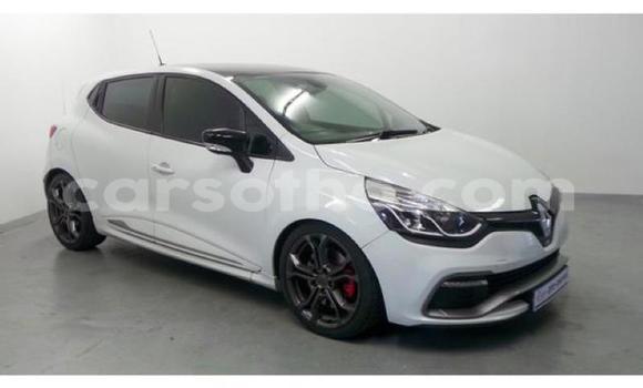 Buy Used Renault Clio White Car in Roma in Maseru Buy Used Renault Clio White Car in Roma in Maseru