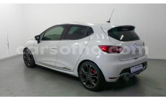 Buy Used Renault Clio White Car in Roma in Maseru Buy Used Renault Clio White Car in Roma in Maseru