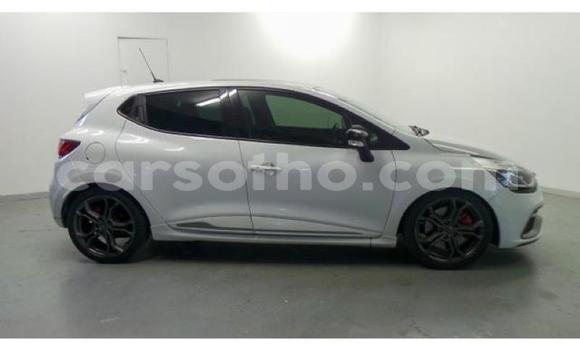 Buy Used Renault Clio White Car in Roma in Maseru Buy Used Renault Clio White Car in Roma in Maseru