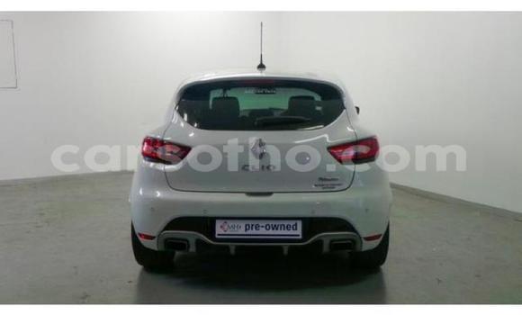 Buy Used Renault Clio White Car in Roma in Maseru Buy Used Renault Clio White Car in Roma in Maseru