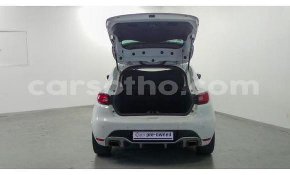 Buy Used Renault Clio White Car in Roma in Maseru Buy Used Renault Clio White Car in Roma in Maseru