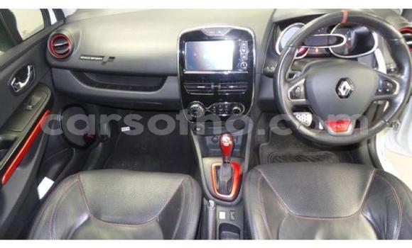 Buy Used Renault Clio White Car in Roma in Maseru Buy Used Renault Clio White Car in Roma in Maseru