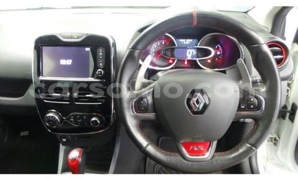 Buy Used Renault Clio White Car in Roma in Maseru Buy Used Renault Clio White Car in Roma in Maseru
