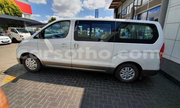 Buy Used Hyundai H1 White Car in Maputsoe in Leribe Buy Used Hyundai H1 White Car in Maputsoe in Leribe