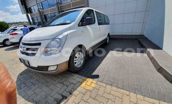 Buy Used Hyundai H1 White Car in Maputsoe in Leribe Buy Used Hyundai H1 White Car in Maputsoe in Leribe