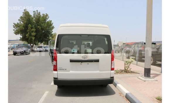 Acheter Import Voiture Toyota Hiace Blanc à Import - Dubai, Maseru Acheter Import Voiture Toyota Hiace Blanc à Import - Dubai, Maseru