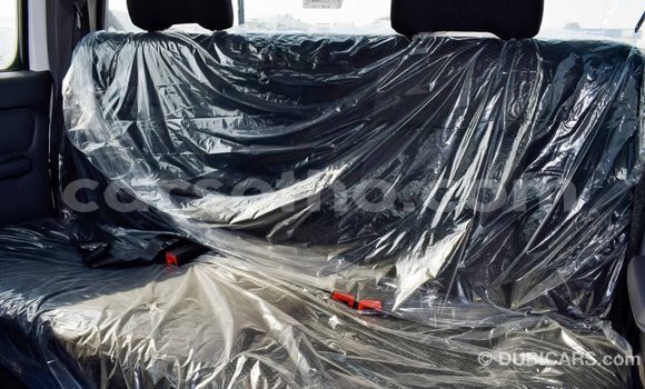 Acheter Import Voiture Nissan NP 300 Blanc à Import - Dubai, Maseru Acheter Import Voiture Nissan NP 300 Blanc à Import - Dubai, Maseru