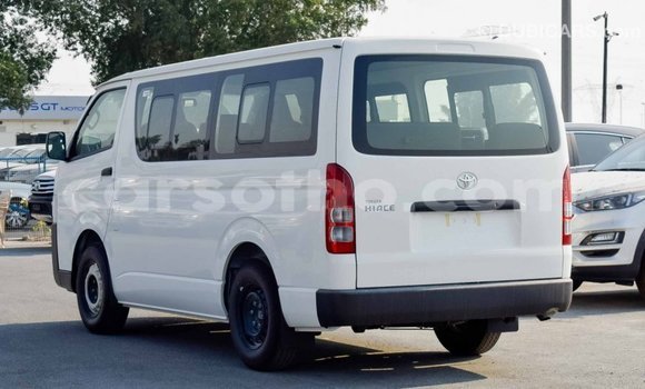 Acheter Import Voiture Toyota Hiace Blanc à Import - Dubai, Maseru Acheter Import Voiture Toyota Hiace Blanc à Import - Dubai, Maseru
