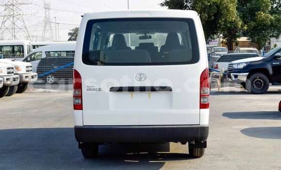 Acheter Import Voiture Toyota Hiace Blanc à Import - Dubai, Maseru Acheter Import Voiture Toyota Hiace Blanc à Import - Dubai, Maseru