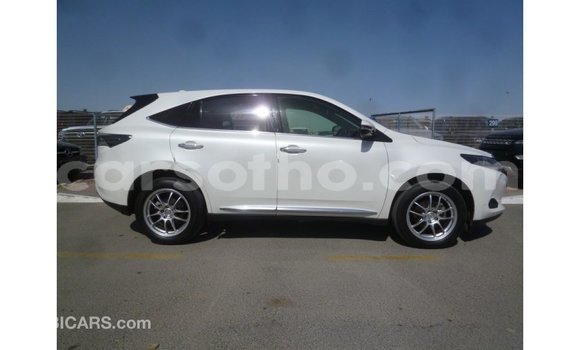 Sayi Imported Toyota Harrier White Mota in Import - Dubai a Maseru Sayi Imported Toyota Harrier White Mota in Import - Dubai a Maseru