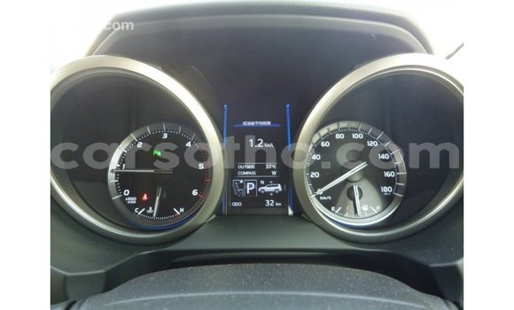 Sayi Imported Toyota Prado White Mota in Import - Dubai a Maseru Sayi Imported Toyota Prado White Mota in Import - Dubai a Maseru