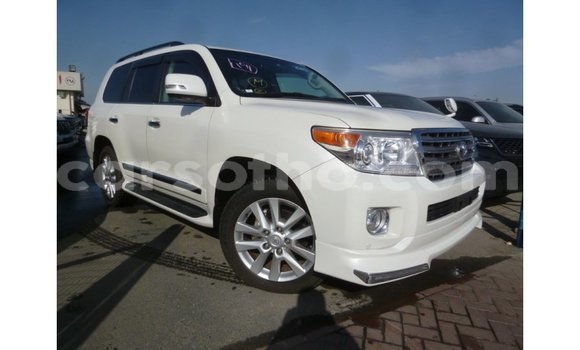 اشتري Imported Toyota Land Cruiser White سيارة في Import - Dubai في Maseru اشتري Imported Toyota Land Cruiser White سيارة في Import - Dubai في Maseru