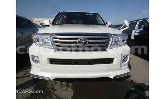اشتري Imported Toyota Land Cruiser White سيارة في Import - Dubai في Maseru اشتري Imported Toyota Land Cruiser White سيارة في Import - Dubai في Maseru