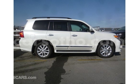 اشتري Imported Toyota Land Cruiser White سيارة في Import - Dubai في Maseru اشتري Imported Toyota Land Cruiser White سيارة في Import - Dubai في Maseru