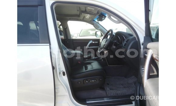 اشتري Imported Toyota Land Cruiser White سيارة في Import - Dubai في Maseru اشتري Imported Toyota Land Cruiser White سيارة في Import - Dubai في Maseru