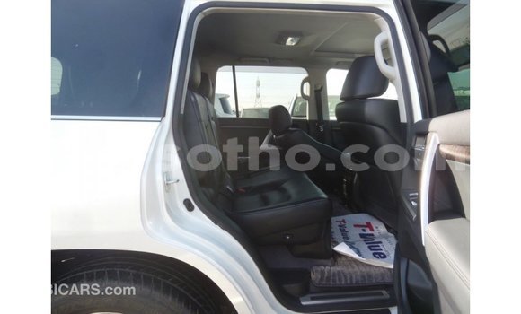 اشتري Imported Toyota Land Cruiser White سيارة في Import - Dubai في Maseru اشتري Imported Toyota Land Cruiser White سيارة في Import - Dubai في Maseru