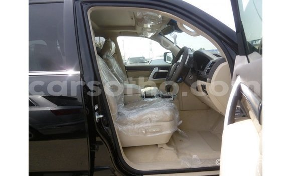 Sayi Imported Toyota Land Cruiser Black Mota in Import - Dubai a Maseru Sayi Imported Toyota Land Cruiser Black Mota in Import - Dubai a Maseru
