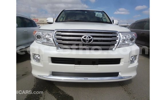 Buy Import Toyota Land Cruiser White Car in Import - Dubai in Maseru Buy Import Toyota Land Cruiser White Car in Import - Dubai in Maseru