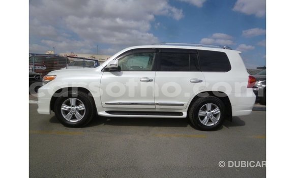 Buy Import Toyota Land Cruiser White Car in Import - Dubai in Maseru Buy Import Toyota Land Cruiser White Car in Import - Dubai in Maseru