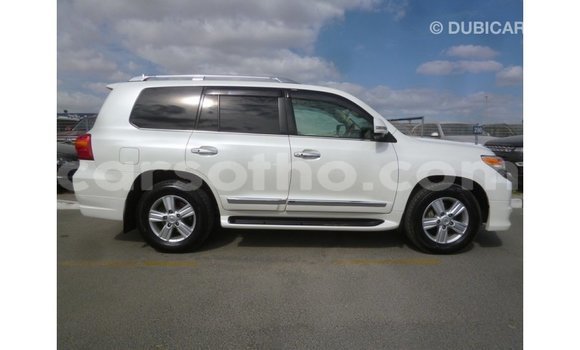 Buy Import Toyota Land Cruiser White Car in Import - Dubai in Maseru Buy Import Toyota Land Cruiser White Car in Import - Dubai in Maseru