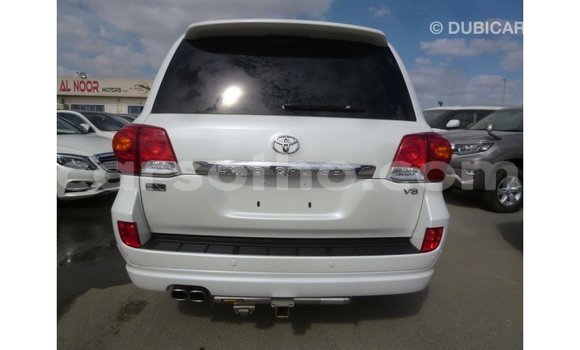 Buy Import Toyota Land Cruiser White Car in Import - Dubai in Maseru Buy Import Toyota Land Cruiser White Car in Import - Dubai in Maseru