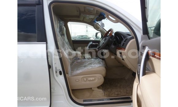 Buy Import Toyota Land Cruiser White Car in Import - Dubai in Maseru Buy Import Toyota Land Cruiser White Car in Import - Dubai in Maseru