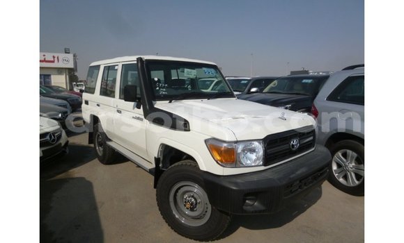 Acheter Import Voiture Toyota Land Cruiser Blanc à Import - Dubai, Maseru Acheter Import Voiture Toyota Land Cruiser Blanc à Import - Dubai, Maseru