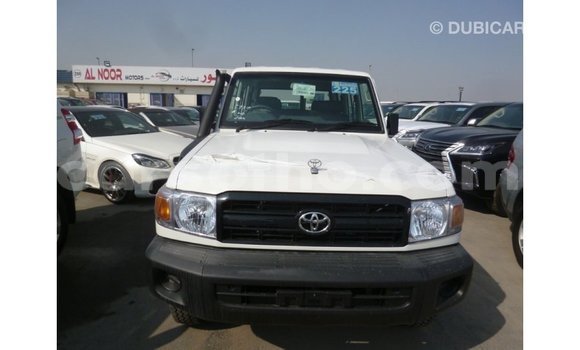 Acheter Import Voiture Toyota Land Cruiser Blanc à Import - Dubai, Maseru Acheter Import Voiture Toyota Land Cruiser Blanc à Import - Dubai, Maseru