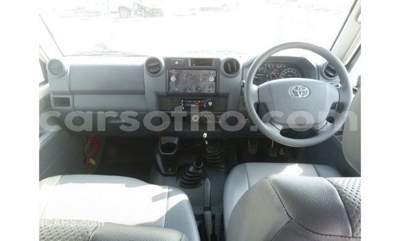 Acheter Import Voiture Toyota Land Cruiser Blanc à Import - Dubai, Maseru Acheter Import Voiture Toyota Land Cruiser Blanc à Import - Dubai, Maseru