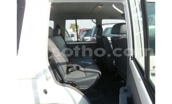Acheter Import Voiture Toyota Land Cruiser Blanc à Import - Dubai, Maseru Acheter Import Voiture Toyota Land Cruiser Blanc à Import - Dubai, Maseru
