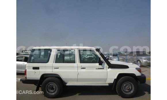 Acheter Import Voiture Toyota Land Cruiser Blanc à Import - Dubai, Maseru Acheter Import Voiture Toyota Land Cruiser Blanc à Import - Dubai, Maseru