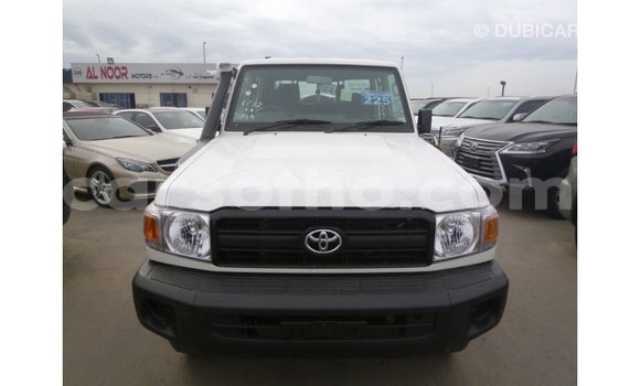 Buy Import Toyota Land Cruiser White Car in Import - Dubai in Maseru Buy Import Toyota Land Cruiser White Car in Import - Dubai in Maseru