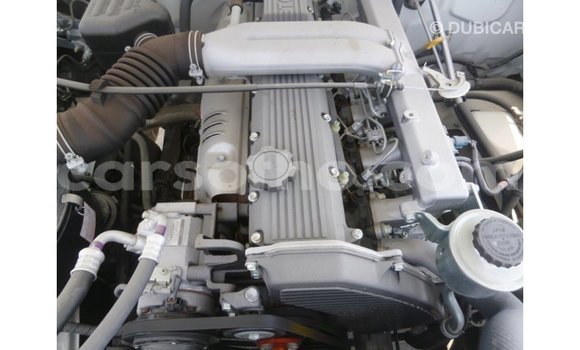 Sayi Imported Toyota Land Cruiser White Mota in Import - Dubai a Maseru Sayi Imported Toyota Land Cruiser White Mota in Import - Dubai a Maseru