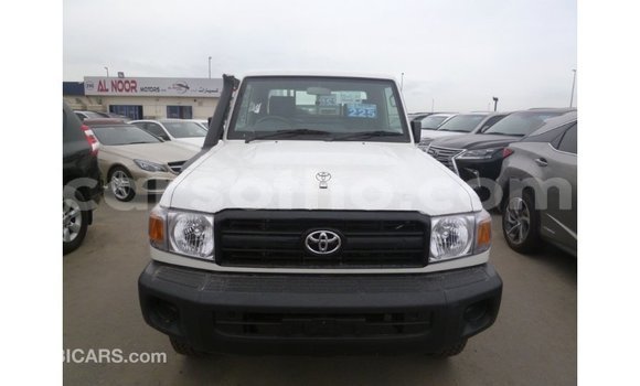 Acheter Import Voiture Toyota Land Cruiser Blanc à Import - Dubai, Maseru Acheter Import Voiture Toyota Land Cruiser Blanc à Import - Dubai, Maseru