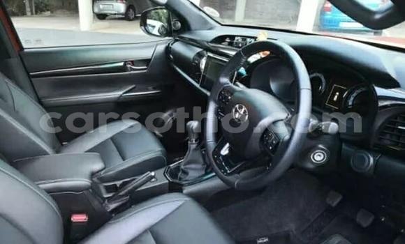 Sayi Imported Toyota Hilux Red Mota in Mafeteng a Mafeteng Sayi Imported Toyota Hilux Red Mota in Mafeteng a Mafeteng