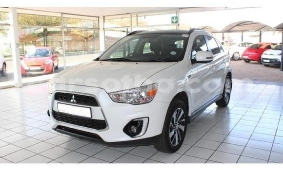 Sayi Na hannu Mitsubishi ASX White Mota in Roma a Maseru Sayi Na hannu Mitsubishi ASX White Mota in Roma a Maseru
