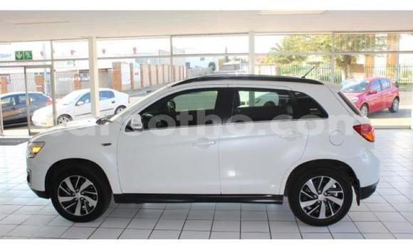 Sayi Na hannu Mitsubishi ASX White Mota in Roma a Maseru Sayi Na hannu Mitsubishi ASX White Mota in Roma a Maseru