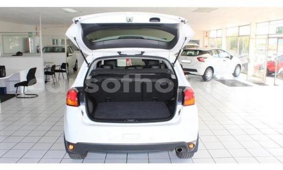 Sayi Na hannu Mitsubishi ASX White Mota in Roma a Maseru Sayi Na hannu Mitsubishi ASX White Mota in Roma a Maseru