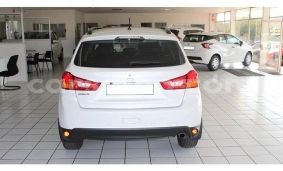 Sayi Na hannu Mitsubishi ASX White Mota in Roma a Maseru Sayi Na hannu Mitsubishi ASX White Mota in Roma a Maseru