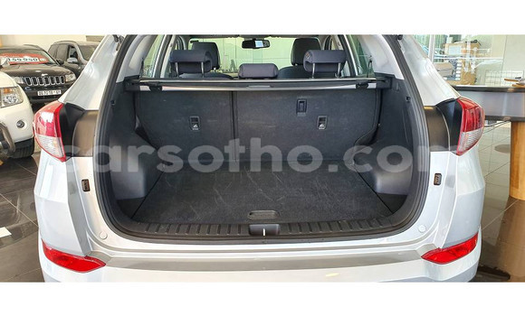 Sayi Na hannu Hyundai Tucson White Mota in Maseru a Maseru Sayi Na hannu Hyundai Tucson White Mota in Maseru a Maseru