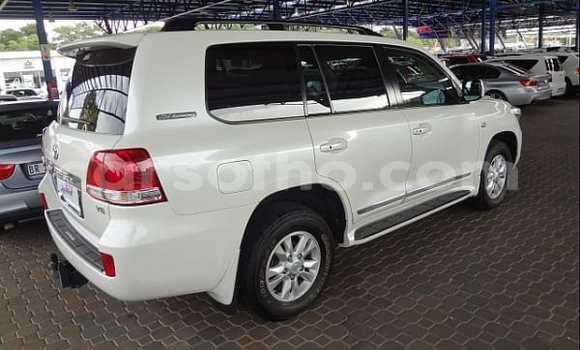 Buy Used Toyota Land Cruiser White Car in Maseru in Maseru Buy Used Toyota Land Cruiser White Car in Maseru in Maseru