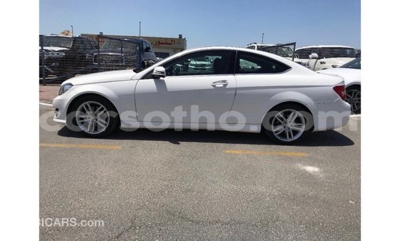 Buy Import Mercedes-Benz 190 White Car in Import - Dubai in Maseru Buy Import Mercedes-Benz 190 White Car in Import - Dubai in Maseru