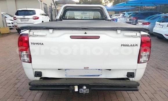 Sayi Na hannu Toyota Hilux White Mota in Maputsoe a Leribe Sayi Na hannu Toyota Hilux White Mota in Maputsoe a Leribe