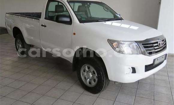 Buy Used Toyota Hilux White Car in Maseru in Maseru Buy Used Toyota Hilux White Car in Maseru in Maseru