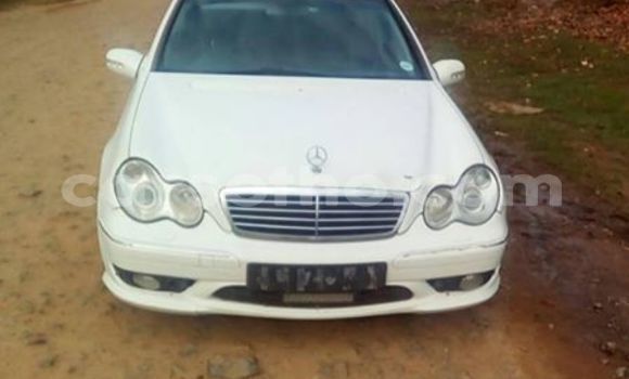 Acheter Occasion Voiture Mercedes-Benz E–Class Blanc à Maseru, Maseru Acheter Occasion Voiture Mercedes-Benz E–Class Blanc à Maseru, Maseru