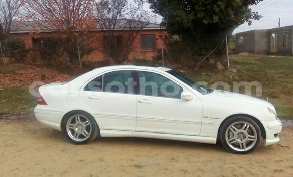 Acheter Occasion Voiture Mercedes-Benz E–Class Blanc à Maseru, Maseru Acheter Occasion Voiture Mercedes-Benz E–Class Blanc à Maseru, Maseru